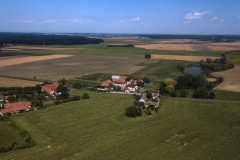 Obec Bělušice fotografované dronem z výšky